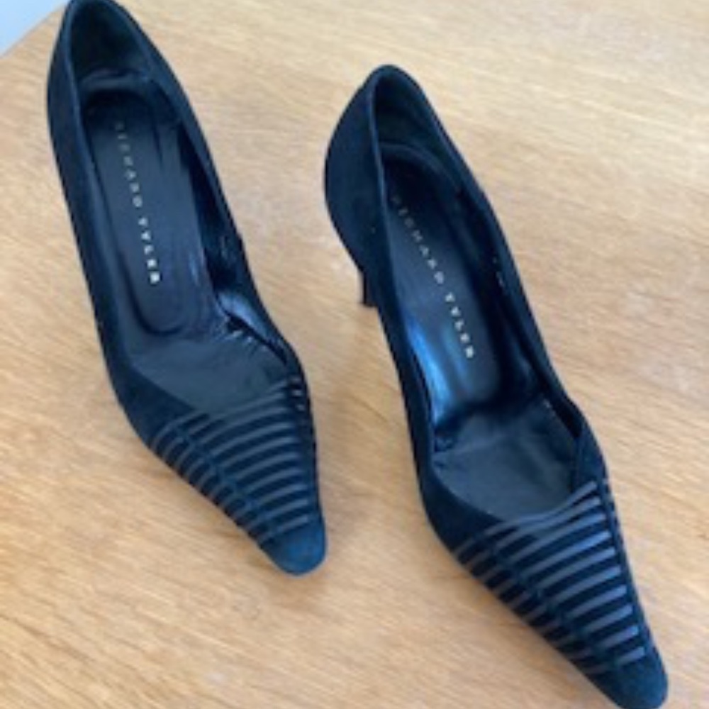 Richard Tyler Suede Pump